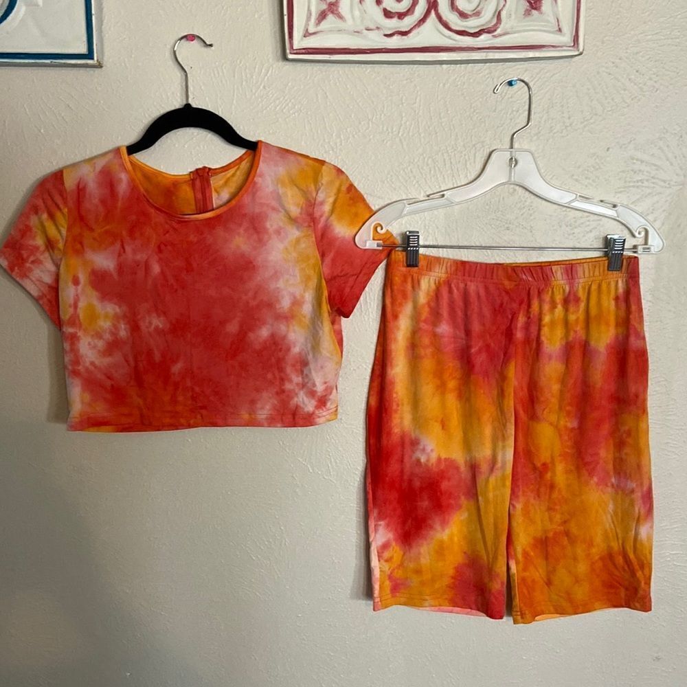 Top and Bermuda Tie Dye Sz L NWOT